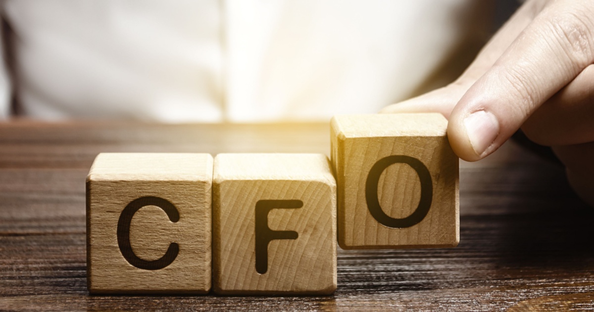 “CFO(最高財務責任者)”の役割・CEO/COO/CAOや経理・財務部長との違い・求められるスキル・キャリアパスについて