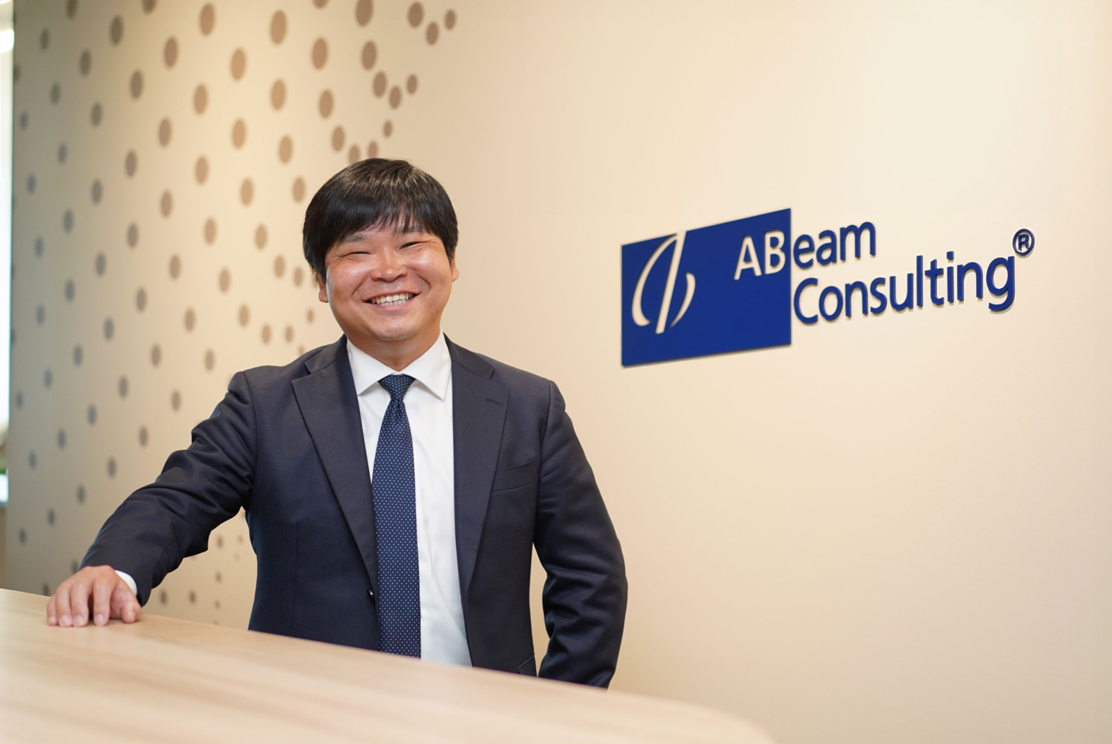 アビームコンサルティング株式会社 財務戦略・構造改革 戦略ユニット インタビュー/変革の本番に立つ|PMI・カーブアウトで、経営の意思と現場をつなぐ