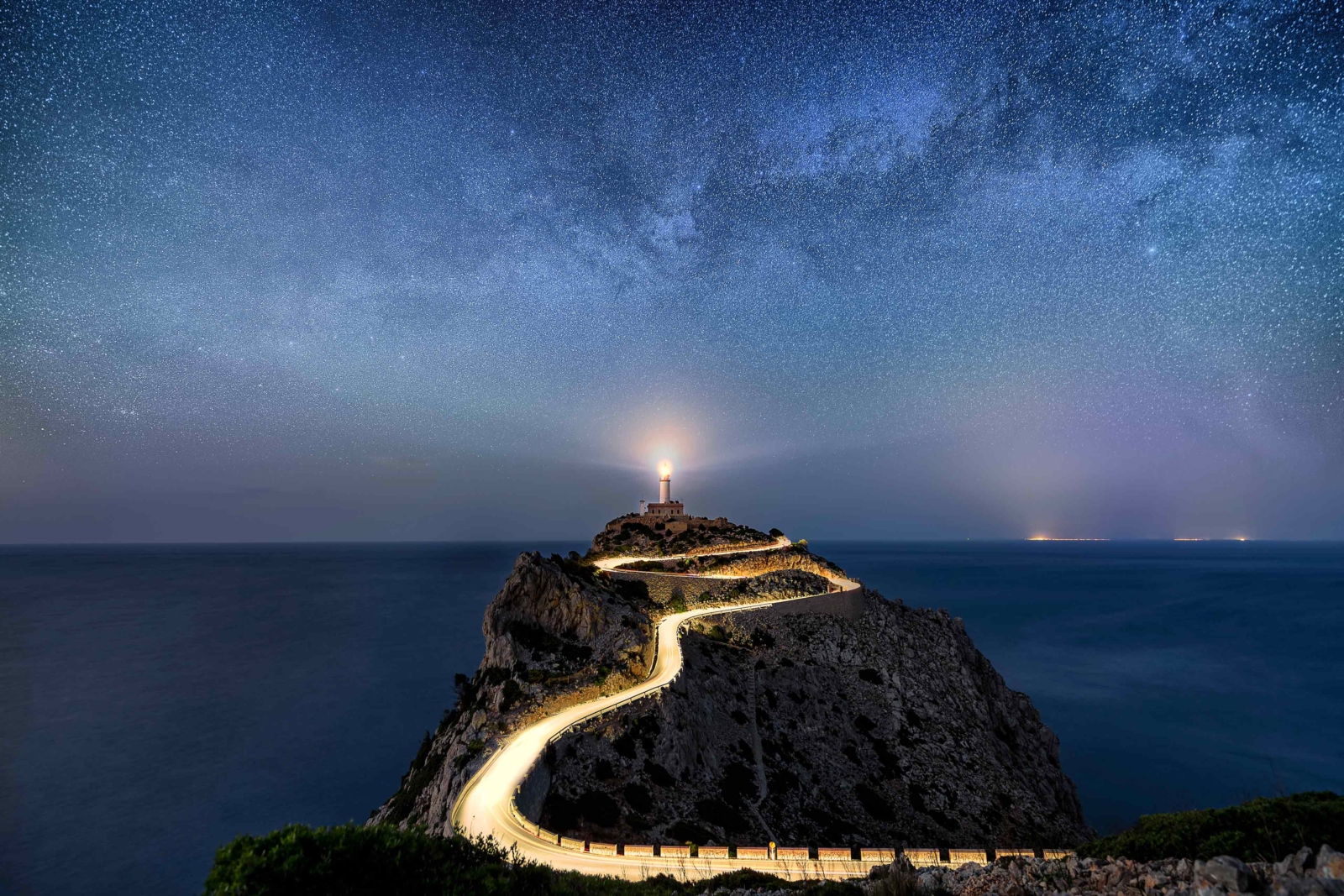 EYがアイレットにAIマネジメントシステムの国際規格ISO/IEC42001認証を発行