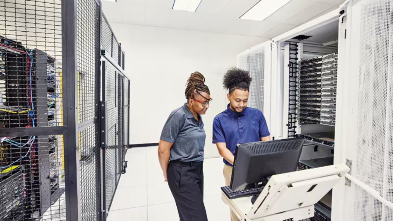 PwC Japanと富士通、ソブリンクラウド「Fujitsu クラウドサービス powered by Oracle Alloy」における経済安全保障対応で協業開始