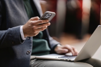 副業が事業づくりの解像度を上げた理由──元コンサルのHさんが語る、戦略から実装へ踏み出したキャリアの軌跡